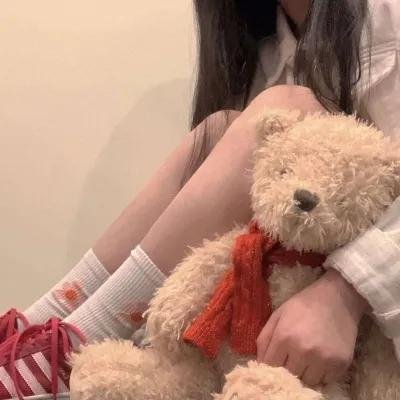 在塑料泡沫的男孩封面